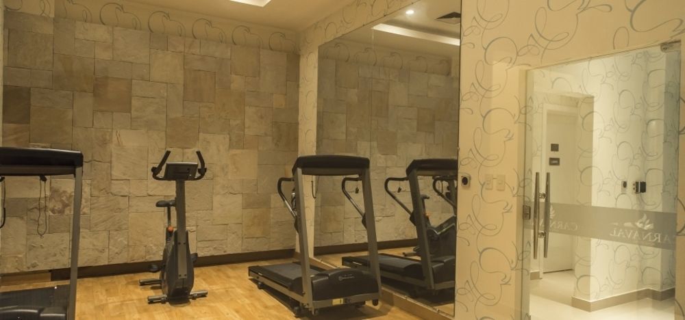Carnaval Hotel Casino Encarnación Exteriér fotografie A mirror in a gym