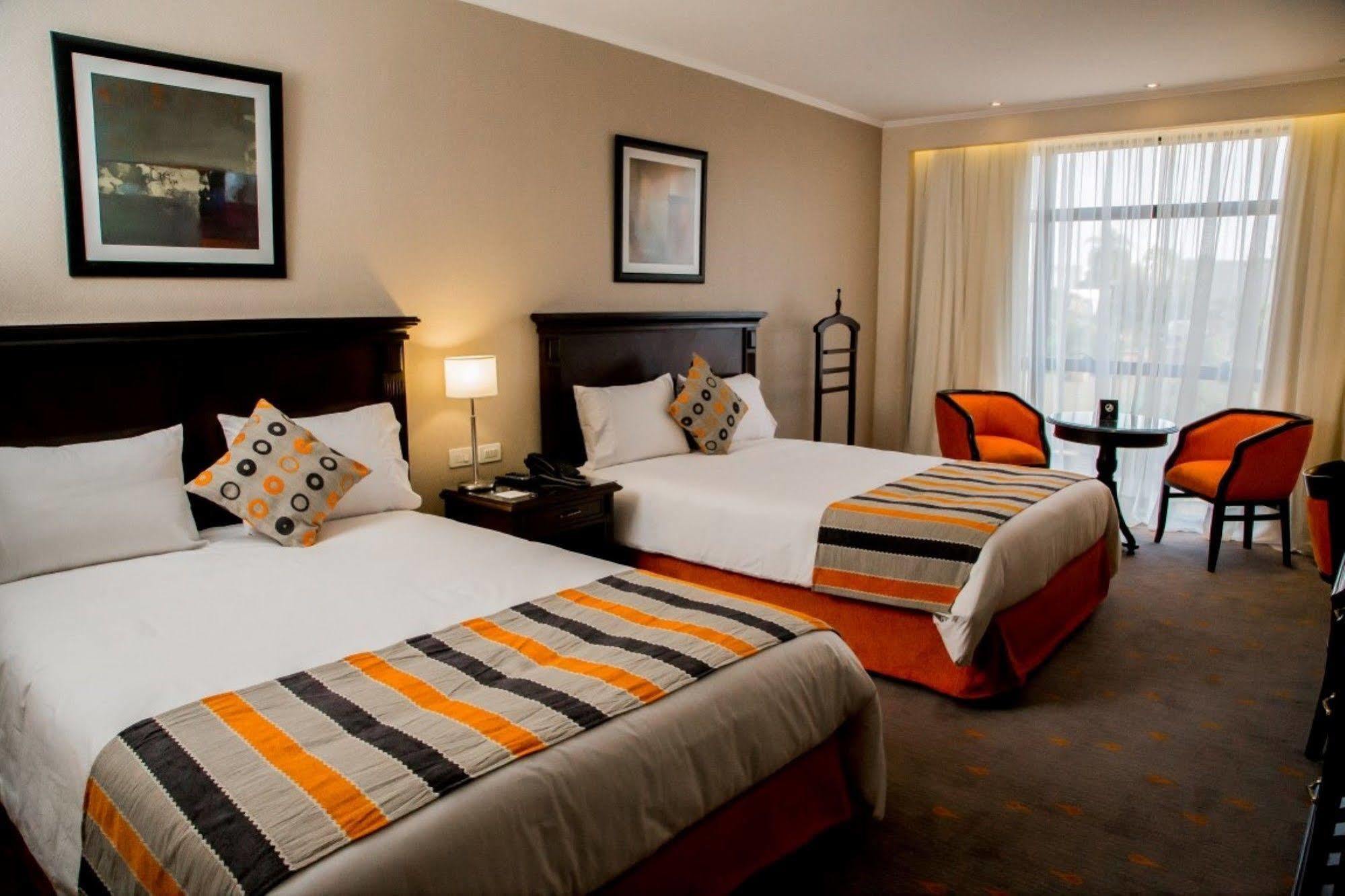 Carnaval Hotel Casino Encarnación Exteriér fotografie A room at the Protea Hotel, Sandton