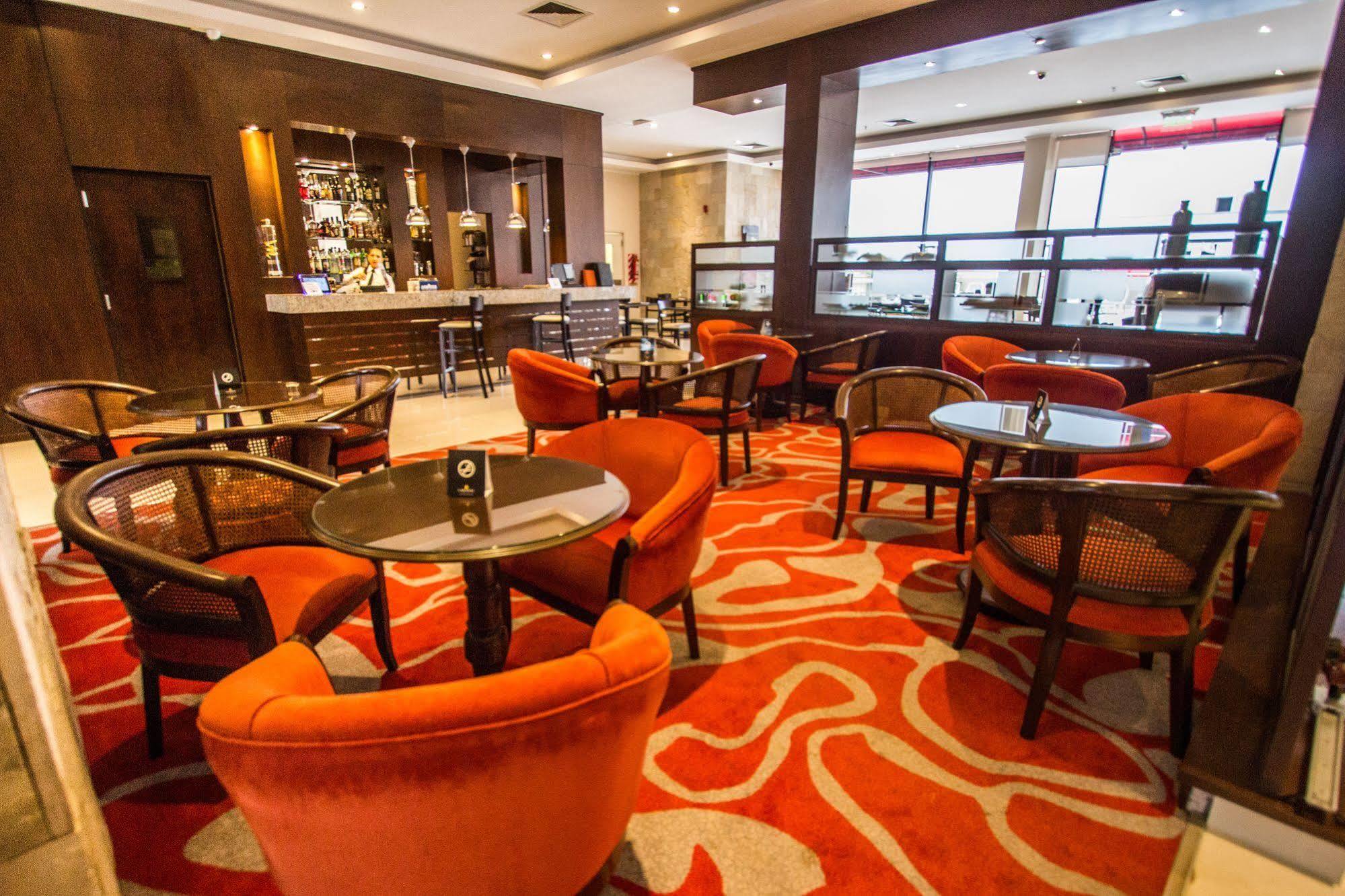 Carnaval Hotel Casino Encarnación Exteriér fotografie The lounge at the airport